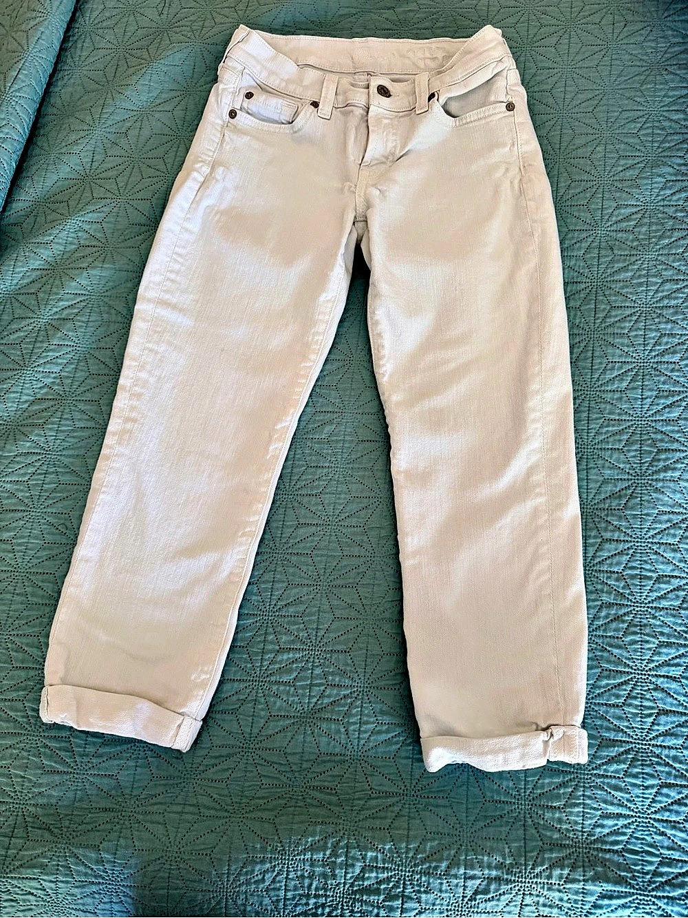 7 For all mankind Cropped Jeans White 22” Inseam Size  24